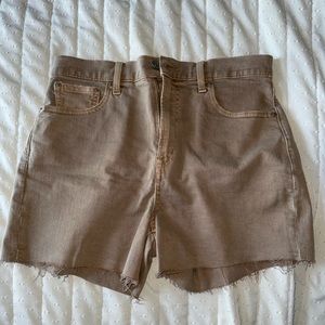 Women’s brown mom shorts 🌟